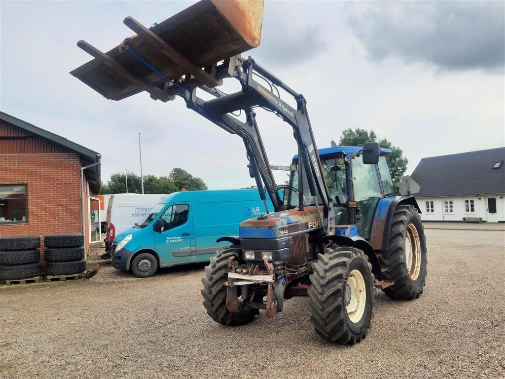 Traktor of the type New Holland 7840 SLE, Gebrauchtmaschine in Christiansfeld (Picture 4)