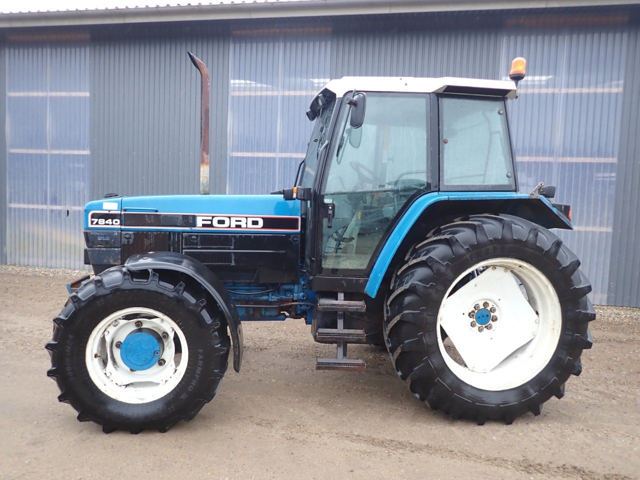 Traktor от тип New Holland 7840, Gebrauchtmaschine в Viborg (Снимка 1)