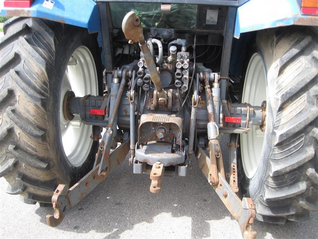 Traktor du type New Holland 8240 SLE, Gebrauchtmaschine en Hammel (Photo 4)