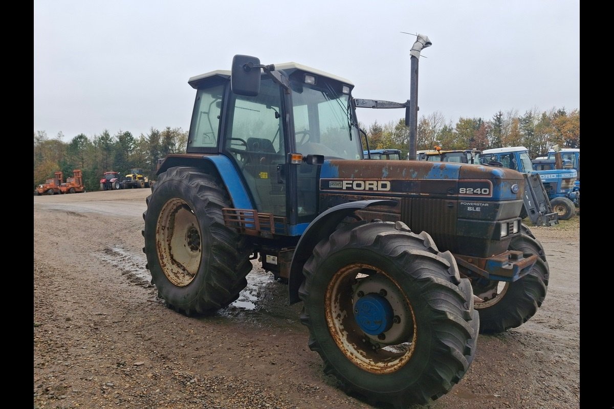 Traktor типа New Holland 8240, Gebrauchtmaschine в Viborg (Фотография 3)