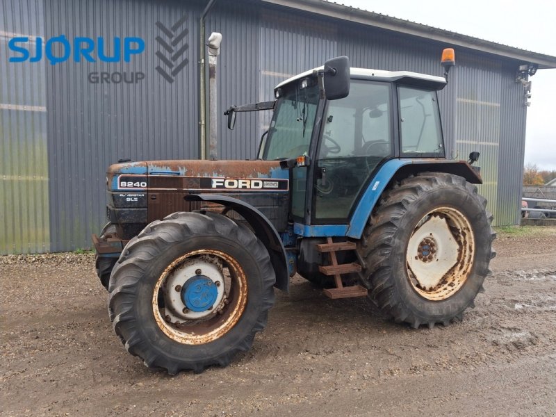 Traktor of the type New Holland 8240, Gebrauchtmaschine in Viborg (Picture 1)