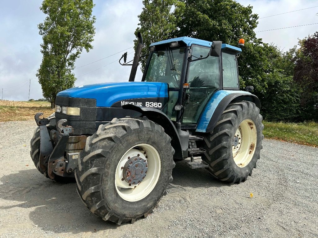 Traktor of the type New Holland 8360, Gebrauchtmaschine in CORMENON (Picture 1)