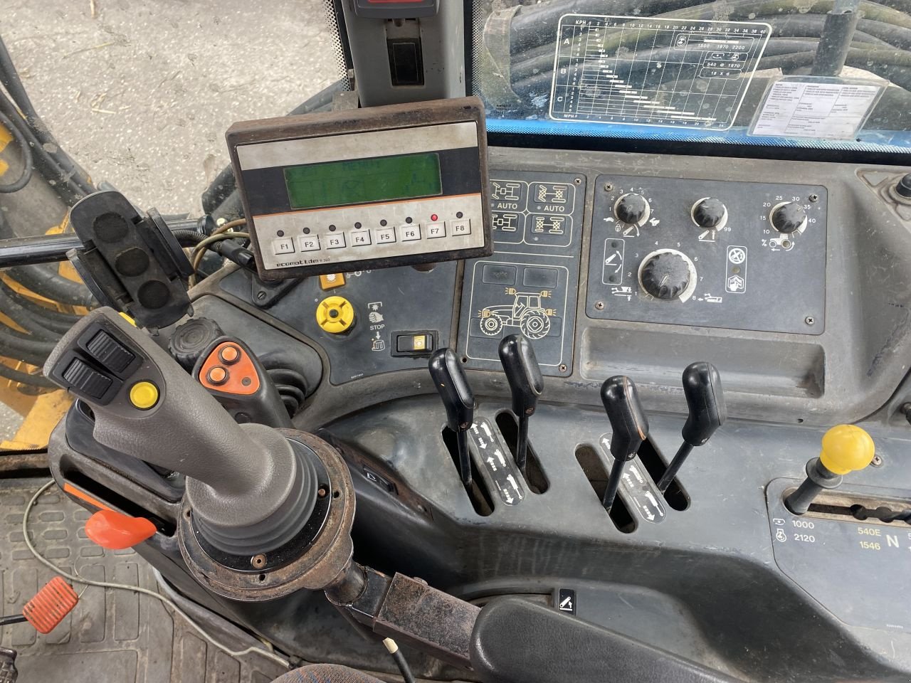 Traktor Türe ait New Holland 8360, Gebrauchtmaschine içinde Heerenveen (resim 10)