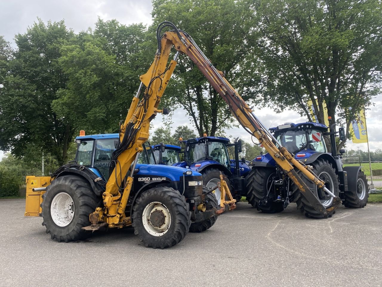 Traktor van het type New Holland 8360, Gebrauchtmaschine in Heerenveen (Foto 1)