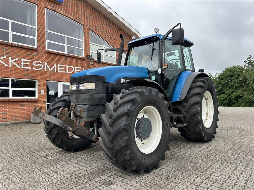 Traktor des Typs New Holland 8560, Gebrauchtmaschine in Gjerlev J. (Bild 2)