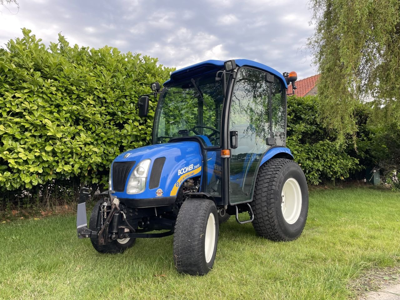 Traktor of the type New Holland Boomer 2035, Gebrauchtmaschine in Klaaswaal (Picture 1)