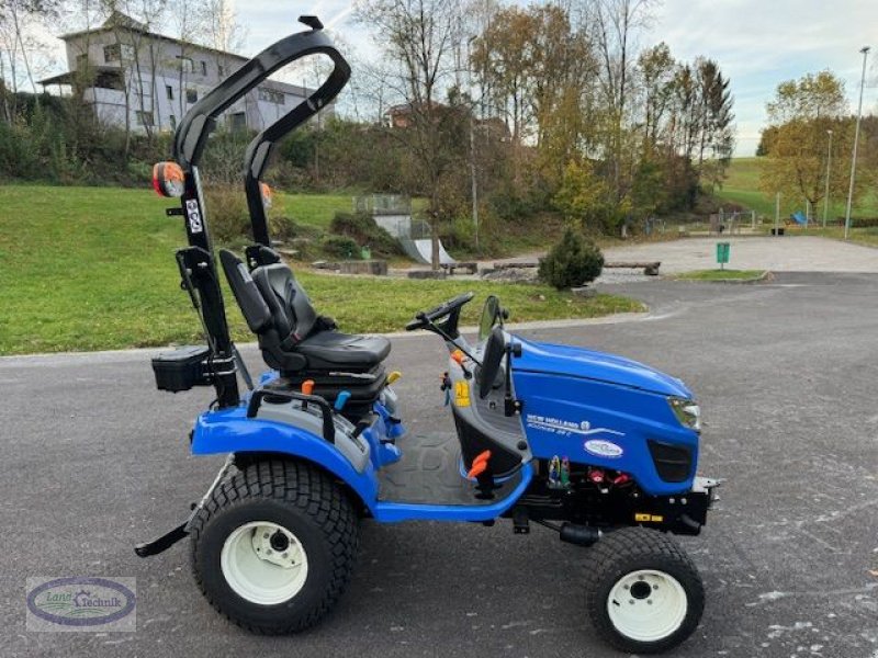 Traktor of the type New Holland Boomer 25 C, Neumaschine in Münzkirchen (Picture 8)