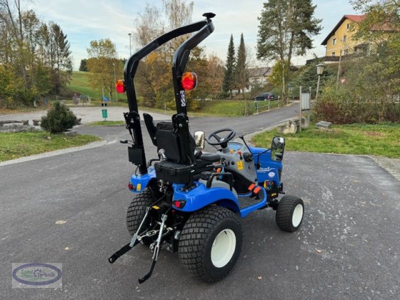 Traktor of the type New Holland Boomer 25 C, Neumaschine in Münzkirchen (Picture 10)