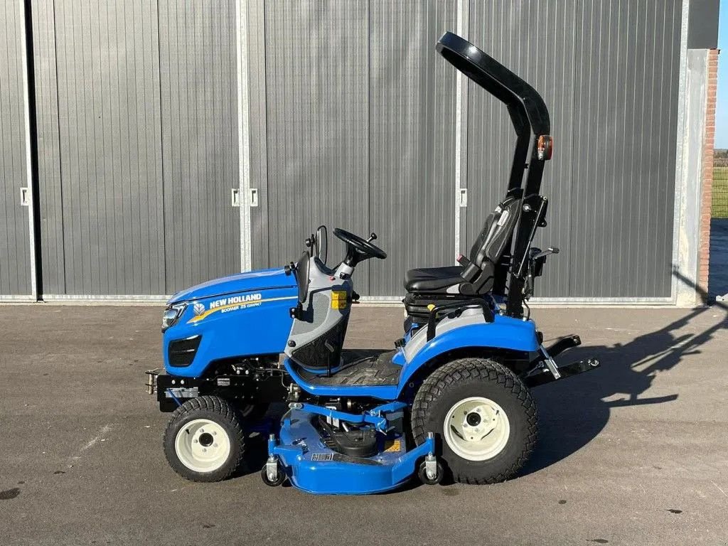 Traktor van het type New Holland Boomer 25 compact, Gebrauchtmaschine in BENNEKOM (Foto 4)