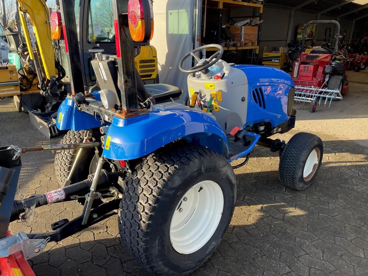 Traktor du type New Holland BOOMER 25 HST TMR, Gebrauchtmaschine en Hadsten (Photo 3)