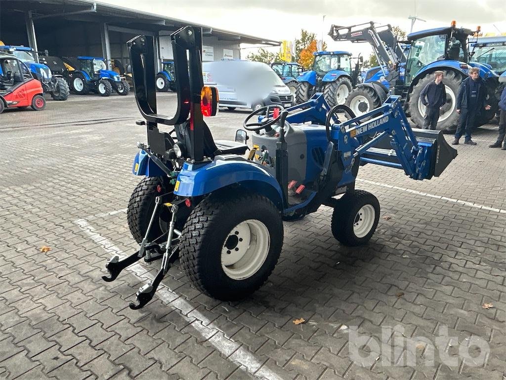 Traktor des Typs New Holland Boomer 25, Gebrauchtmaschine in Düsseldorf (Bild 3)