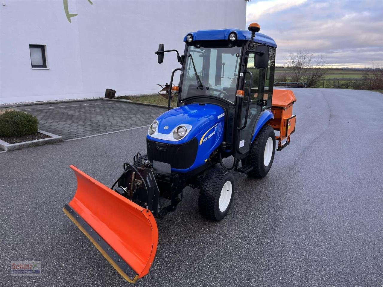 Traktor of the type New Holland Boomer 25, Gebrauchtmaschine in Schierling (Picture 2)