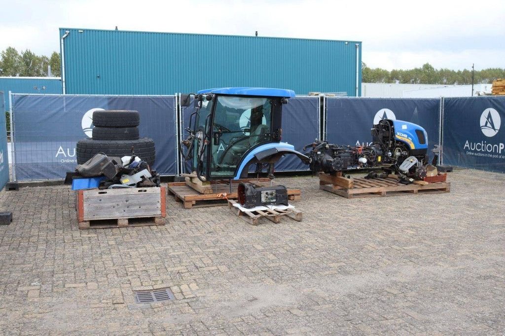 Traktor tipa New Holland Boomer 3050, Gebrauchtmaschine u Antwerpen (Slika 1)