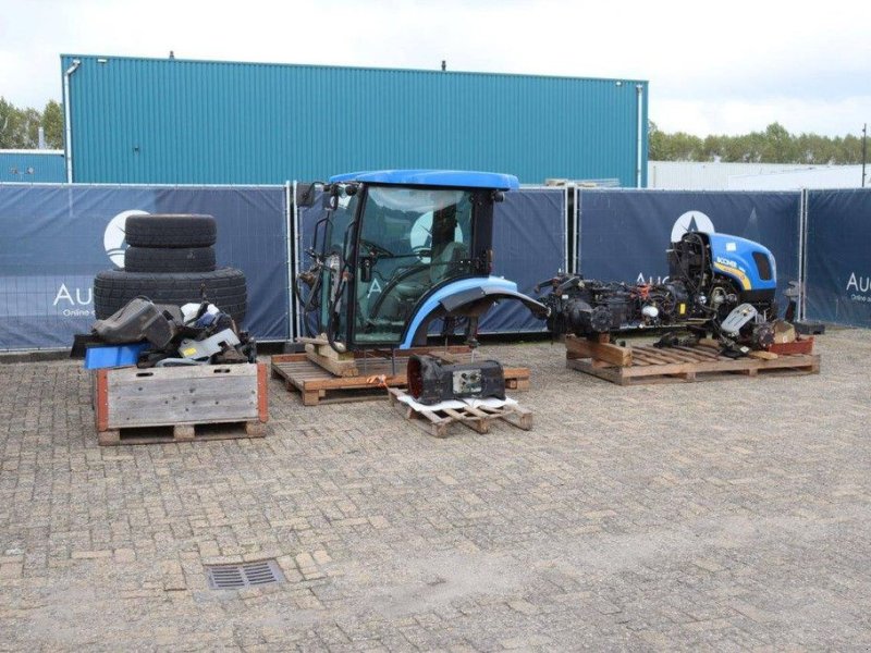 Traktor du type New Holland Boomer 3050, Gebrauchtmaschine en Antwerpen (Photo 1)