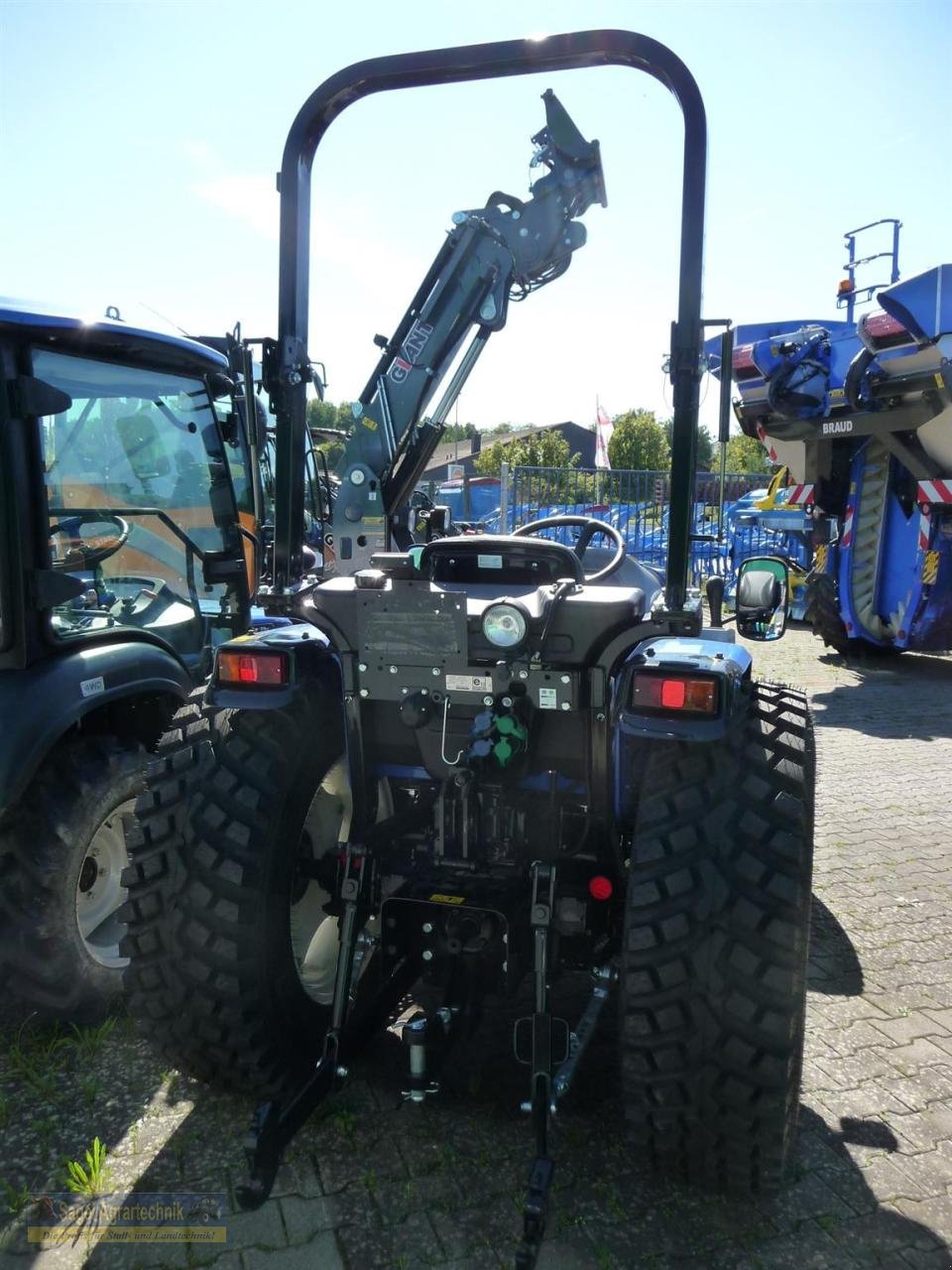 Traktor van het type New Holland Boomer 35 St. 5 HST, Neumaschine in Rhaunen (Foto 5)