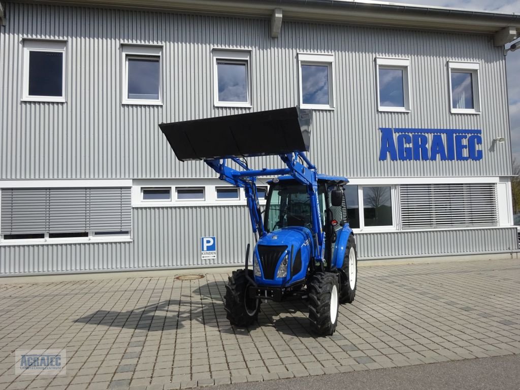 Traktor of the type New Holland Boomer 50, Neumaschine in Salching bei Straubing (Picture 1)