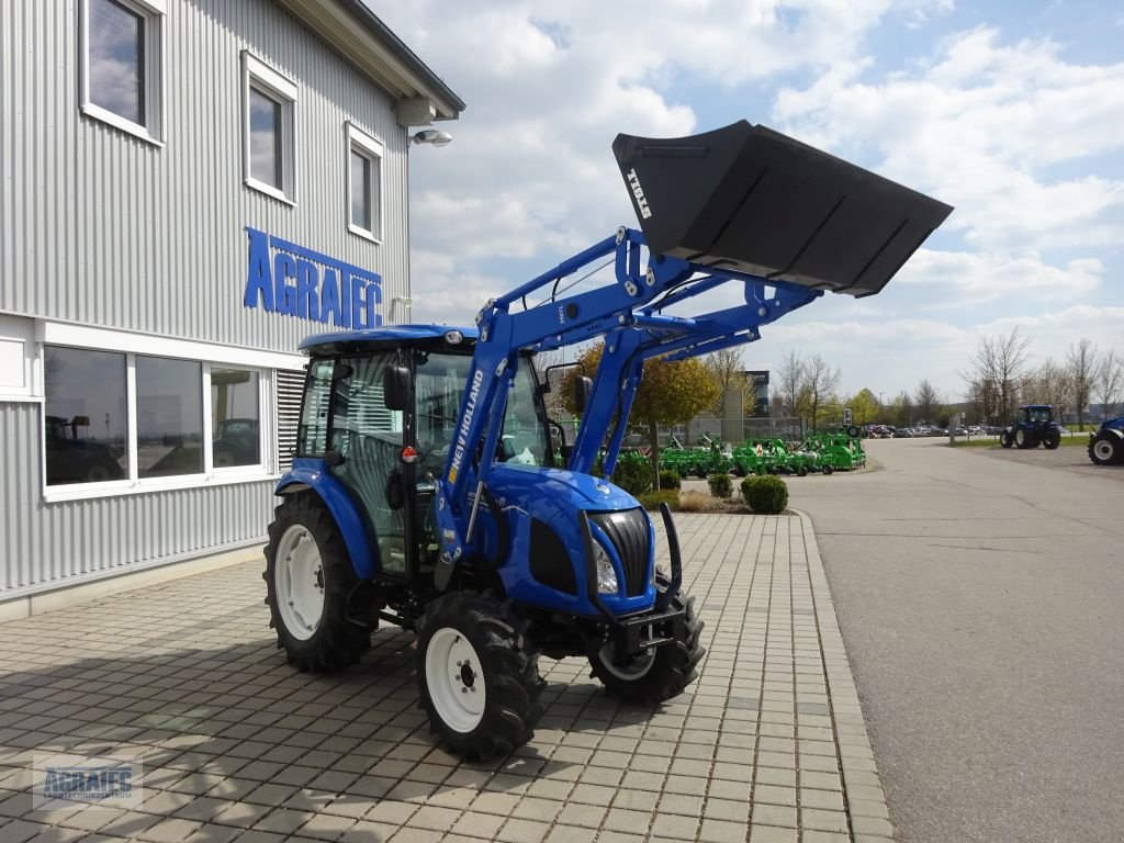 Traktor of the type New Holland Boomer 50, Neumaschine in Salching bei Straubing (Picture 5)