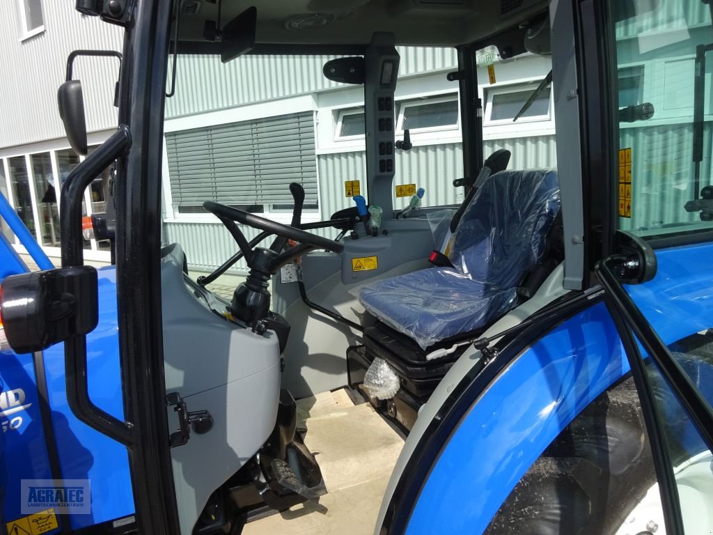 Traktor of the type New Holland Boomer 50, Neumaschine in Salching bei Straubing (Picture 11)