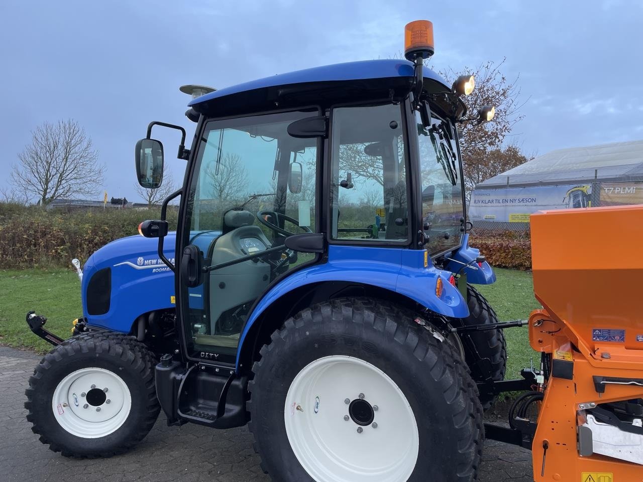 Traktor van het type New Holland BOOMER 55 CAB STG.V, Gebrauchtmaschine in Hadsten (Foto 4)