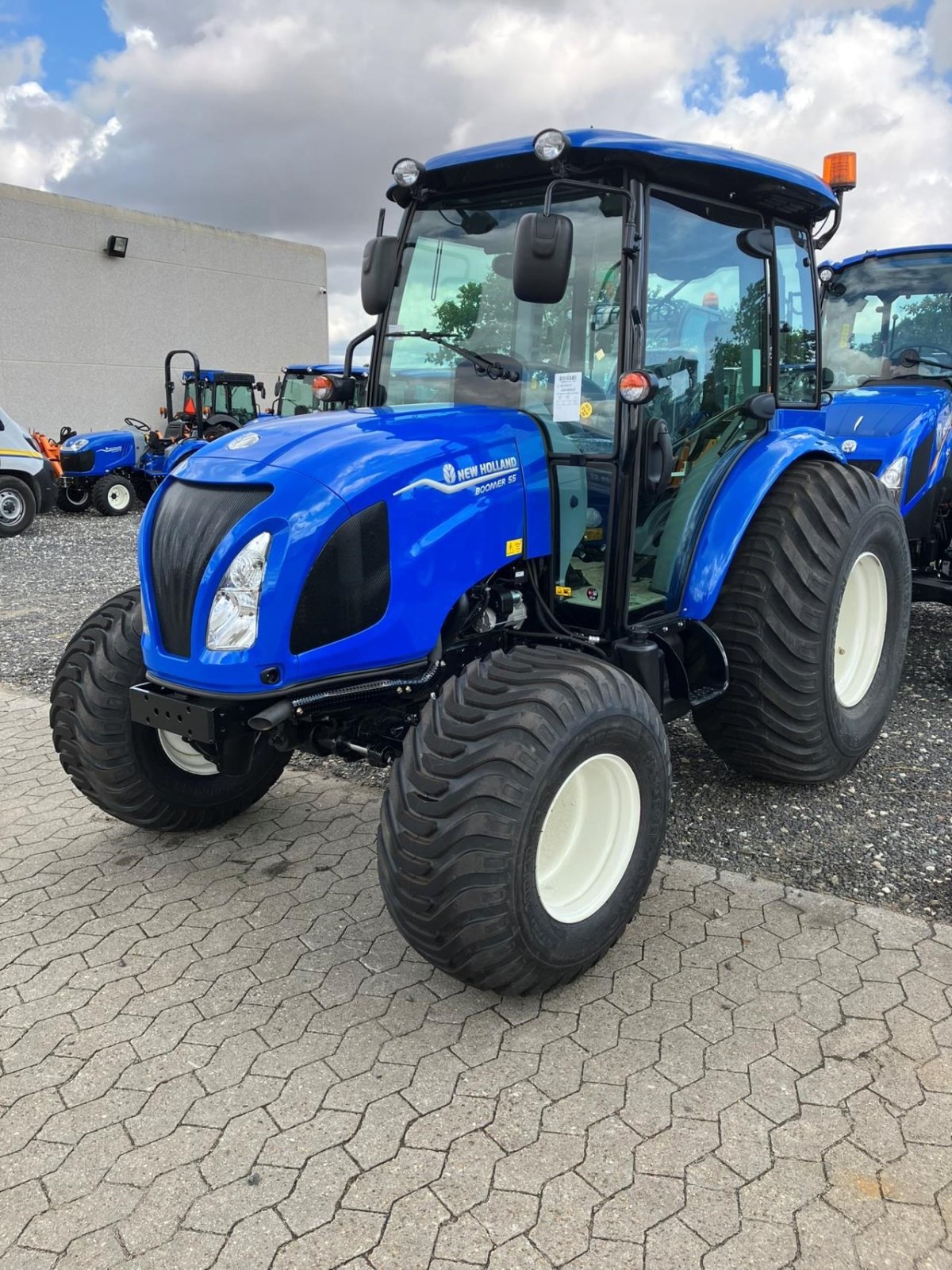 Traktor van het type New Holland BOOMER 55 CAB STG.V, Gebrauchtmaschine in Hadsten (Foto 1)