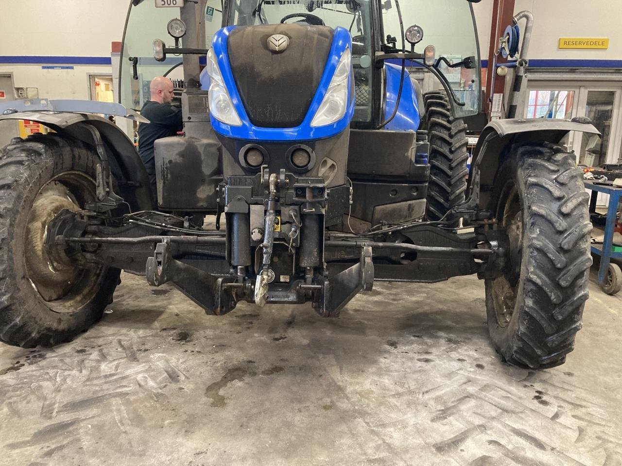 Traktor of the type New Holland FORAKSEL FORLÆNGER, Gebrauchtmaschine in Viborg (Picture 1)