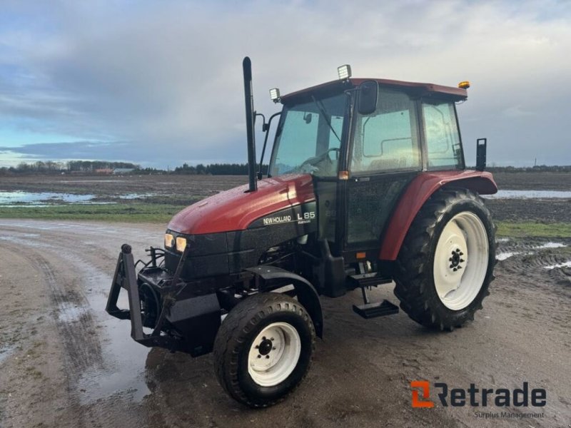 Traktor типа New Holland L75 med kost, Gebrauchtmaschine в Rødovre (Фотография 1)