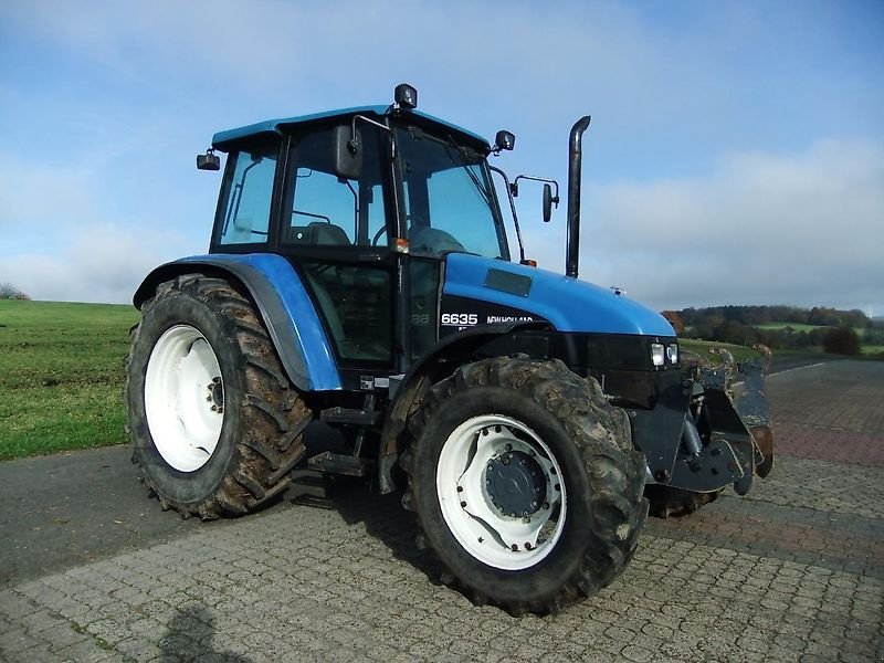 Traktor of the type New Holland L85 / 6635, Gebrauchtmaschine in Steinau  (Picture 2)