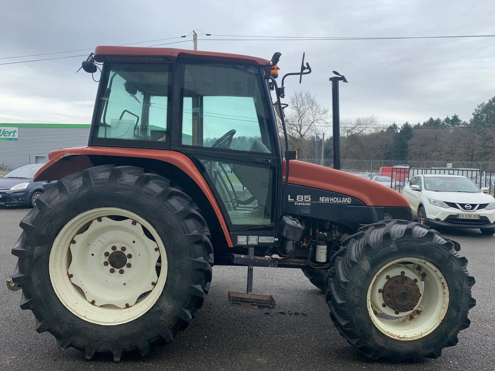 Traktor του τύπου New Holland L85, Gebrauchtmaschine σε ORLEIX (Φωτογραφία 3)