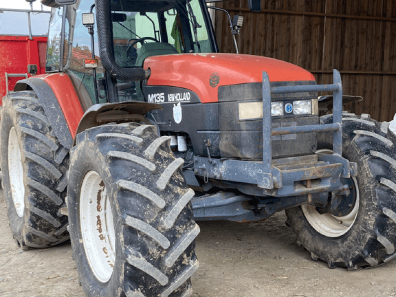Traktor del tipo New Holland M 135 RANG, Gebrauchtmaschine In CONDE SUR VIRE (Immagine 1)
