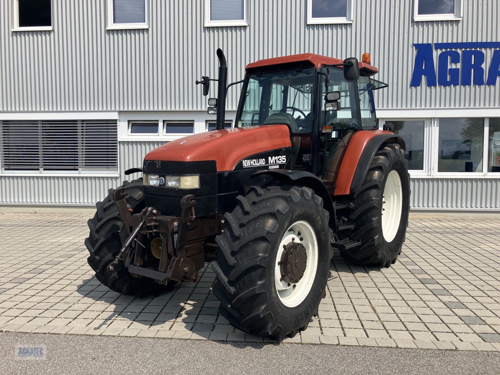 Traktor Türe ait New Holland M 135, Gebrauchtmaschine içinde Salching bei Straubing (resim 2)