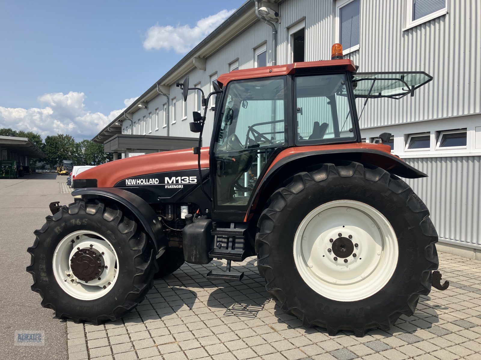 Traktor of the type New Holland M 135, Gebrauchtmaschine in Salching bei Straubing (Picture 12)