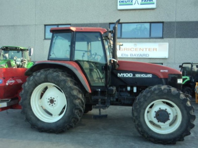 Traktor of the type New Holland M100 DT, Gebrauchtmaschine in MOULLE (Picture 1)