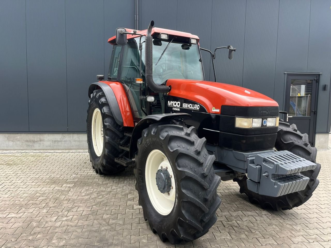 Traktor del tipo New Holland M100, Gebrauchtmaschine In Daarle (Immagine 3)