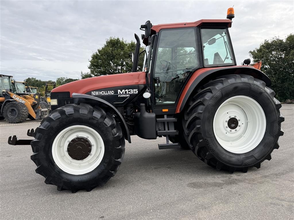 Traktor van het type New Holland M135 EKSTREM FLOT!, Gebrauchtmaschine in Nørager (Foto 3)