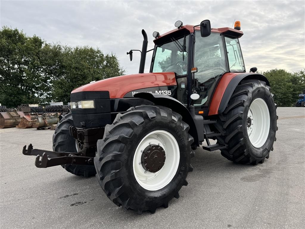 Traktor van het type New Holland M135 EKSTREM FLOT!, Gebrauchtmaschine in Nørager (Foto 1)