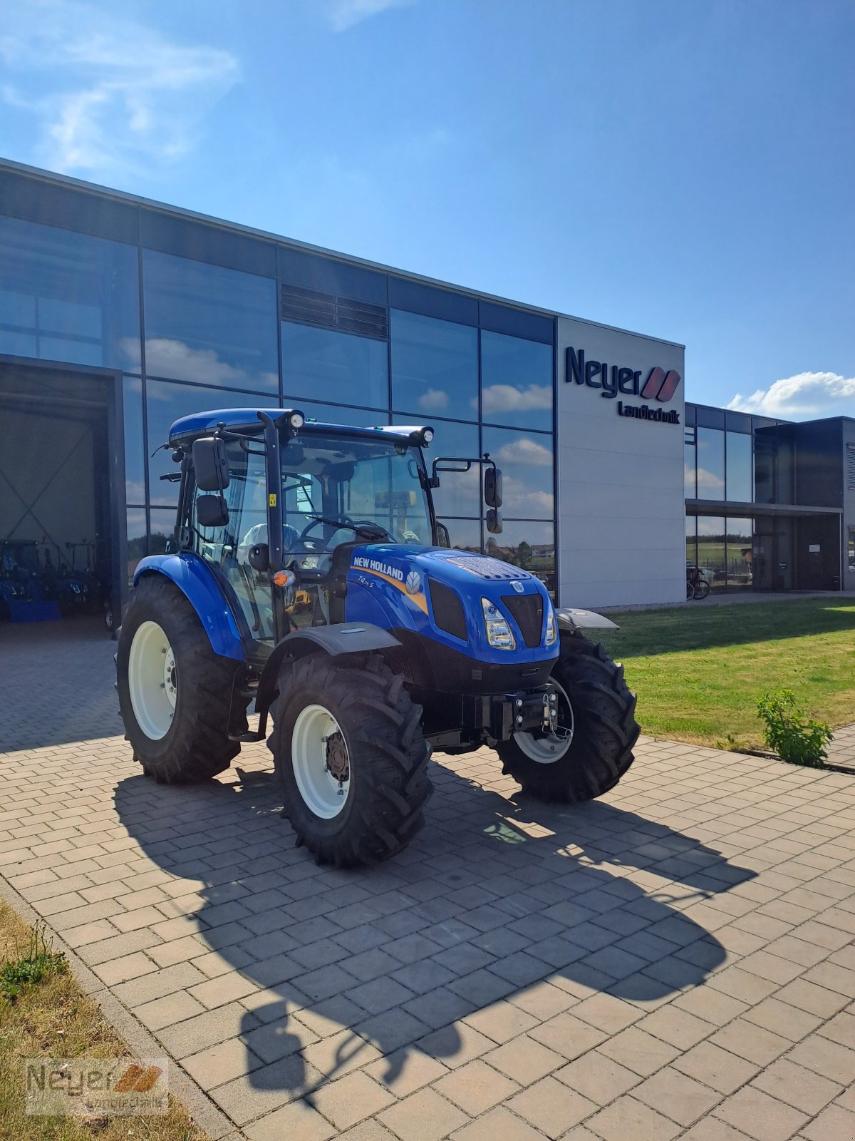 Traktor van het type New Holland New Holland T 4.75 S *Aktion*, Neumaschine in Bad Waldsee Mennisweiler (Foto 3)