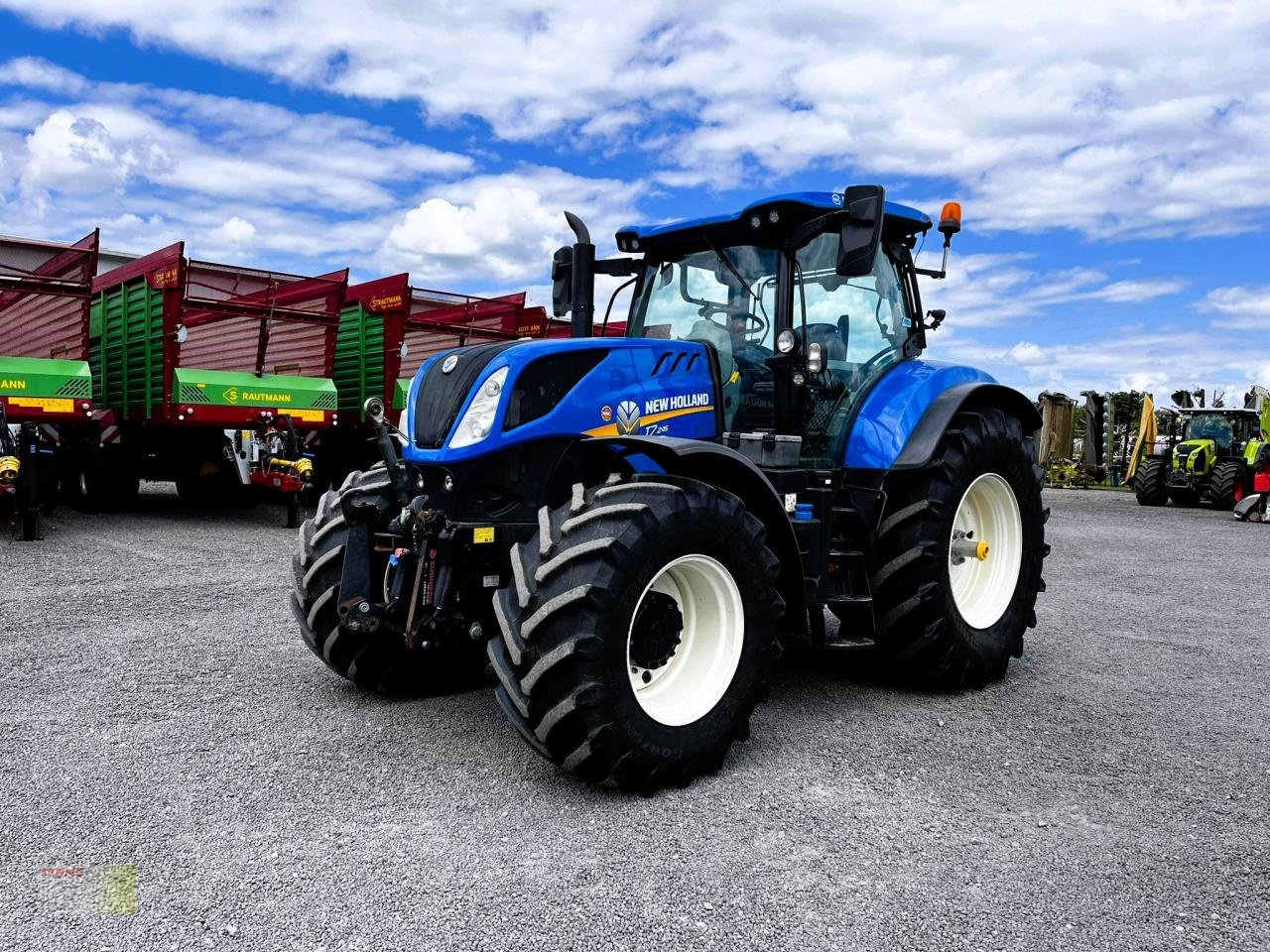 Traktor of the type New Holland NEW HOLLAND T 7.245 POWER COMMAND, nur 2.921 h. !, Gebrauchtmaschine in Westerstede (Picture 2)