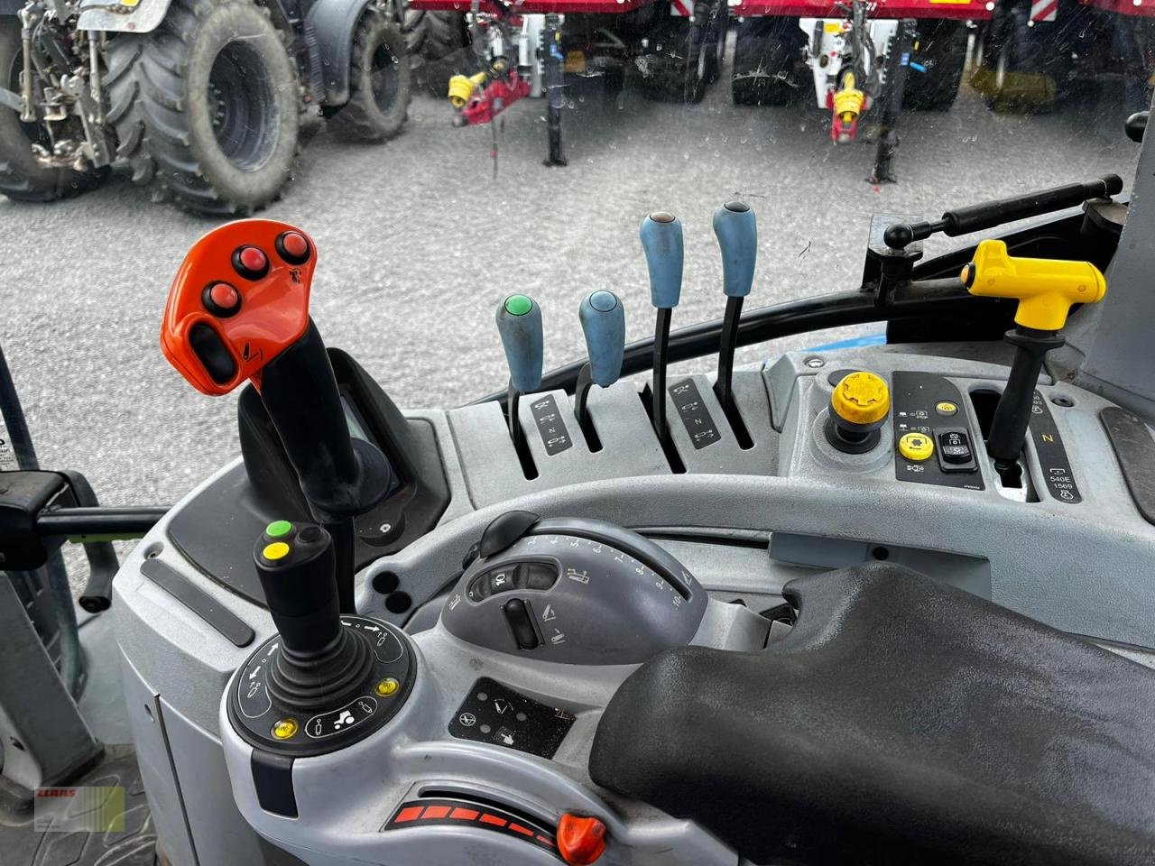 Traktor Türe ait New Holland NEW HOLLAND T 7.245 POWER COMMAND, nur 3.320 h. !, Gebrauchtmaschine içinde Westerstede (resim 8)