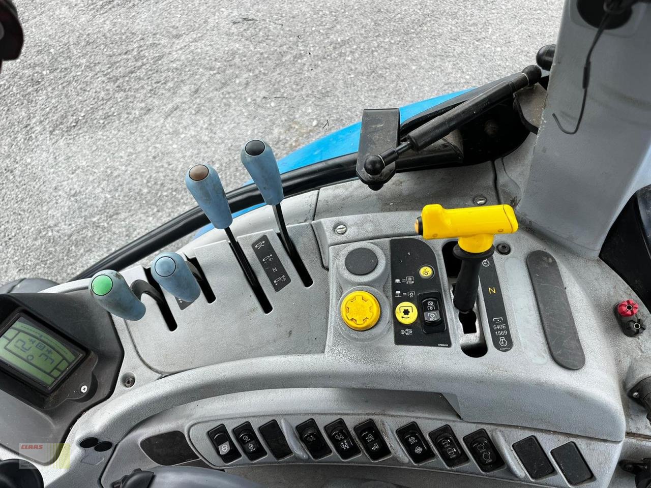 Traktor Türe ait New Holland NEW HOLLAND T 7.245 POWER COMMAND, nur 3.320 h. !, Gebrauchtmaschine içinde Westerstede (resim 9)