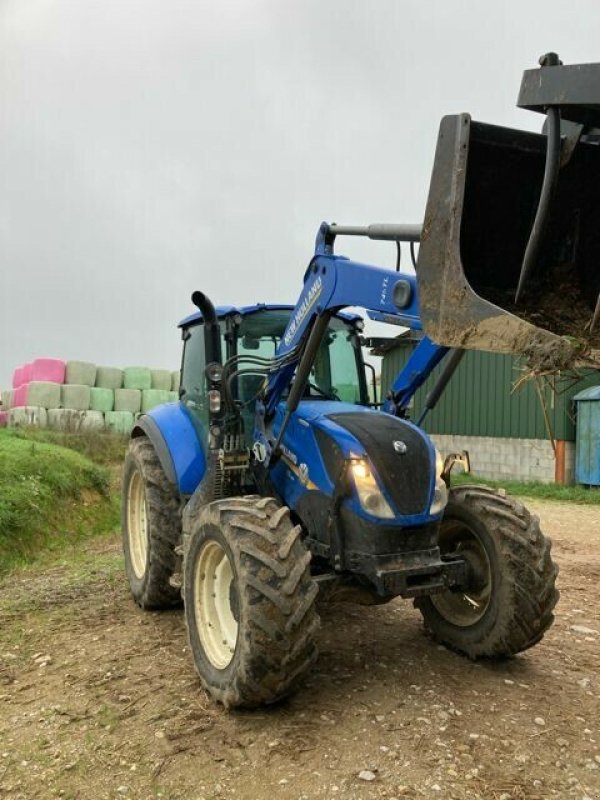 Traktor des Typs New Holland NEW HOLLAND T5.100, Gebrauchtmaschine in CHATEAU GAILLARD (Bild 2)