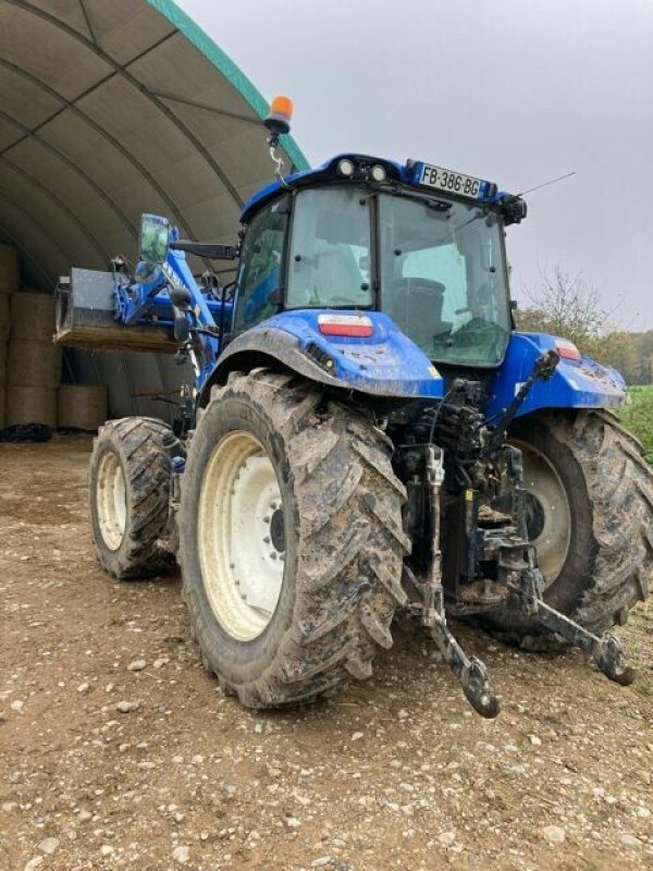 Traktor des Typs New Holland NEW HOLLAND T5.100, Gebrauchtmaschine in CHATEAU GAILLARD (Bild 4)