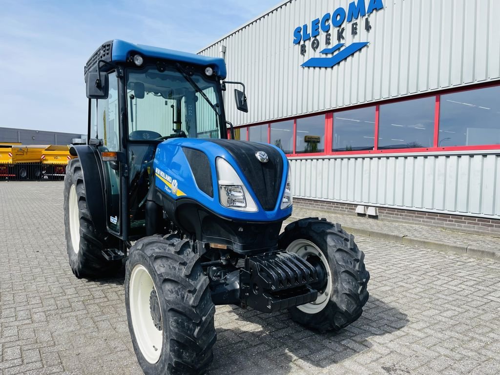 Traktor van het type New Holland NH T4.80F, Gebrauchtmaschine in BOEKEL (Foto 4)