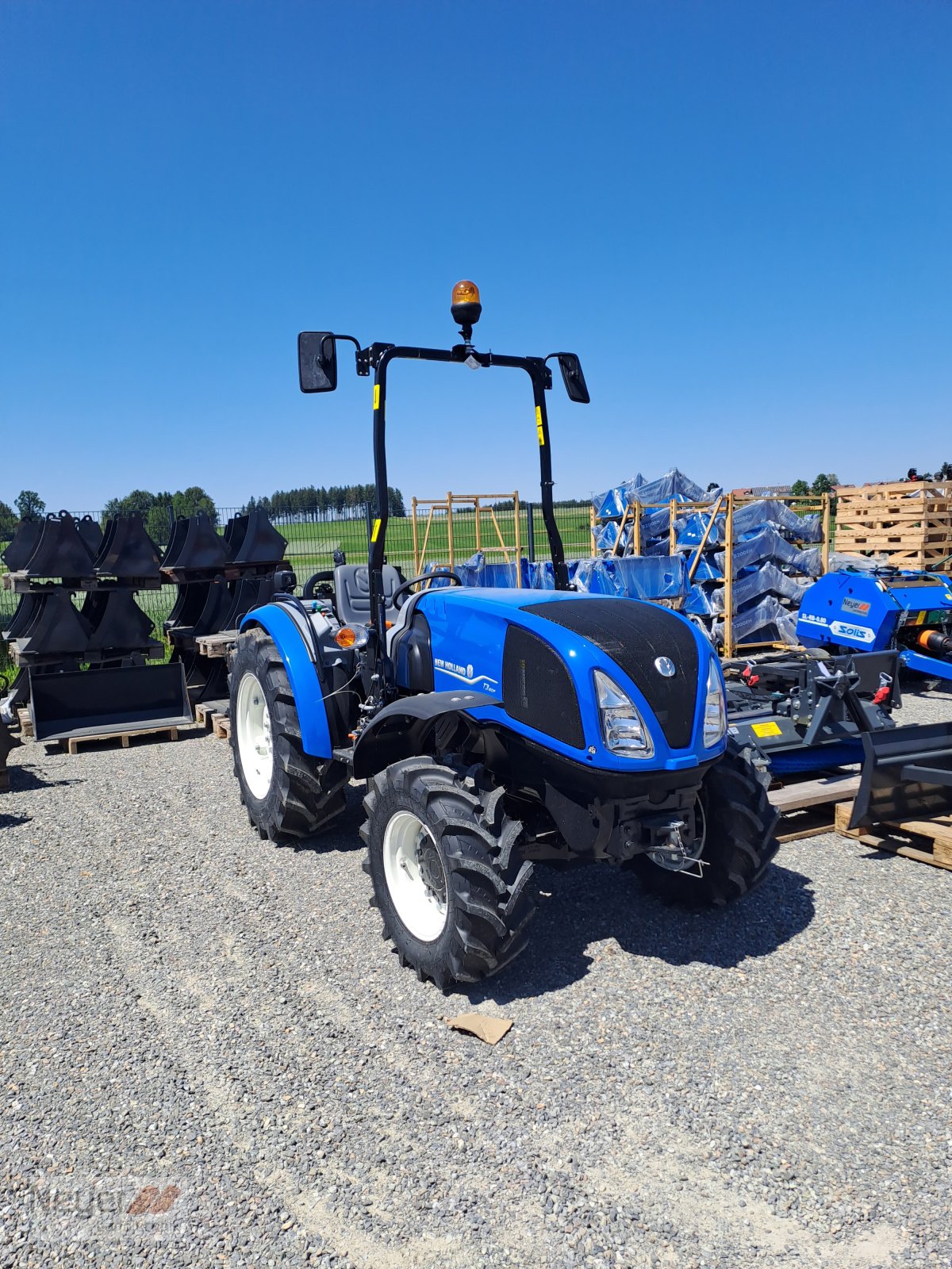 Traktor of the type New Holland T 3.60 F, Neumaschine in Bad Waldsee Mennisweiler (Picture 2)