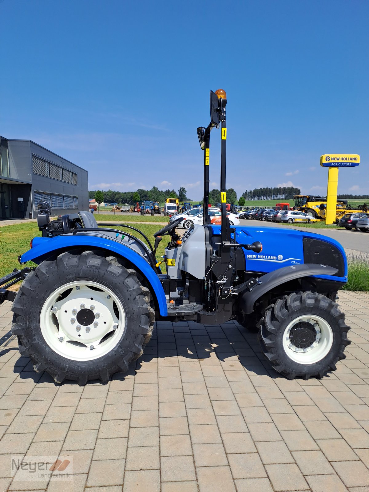 Traktor of the type New Holland T 3.60 F, Neumaschine in Bad Waldsee Mennisweiler (Picture 3)