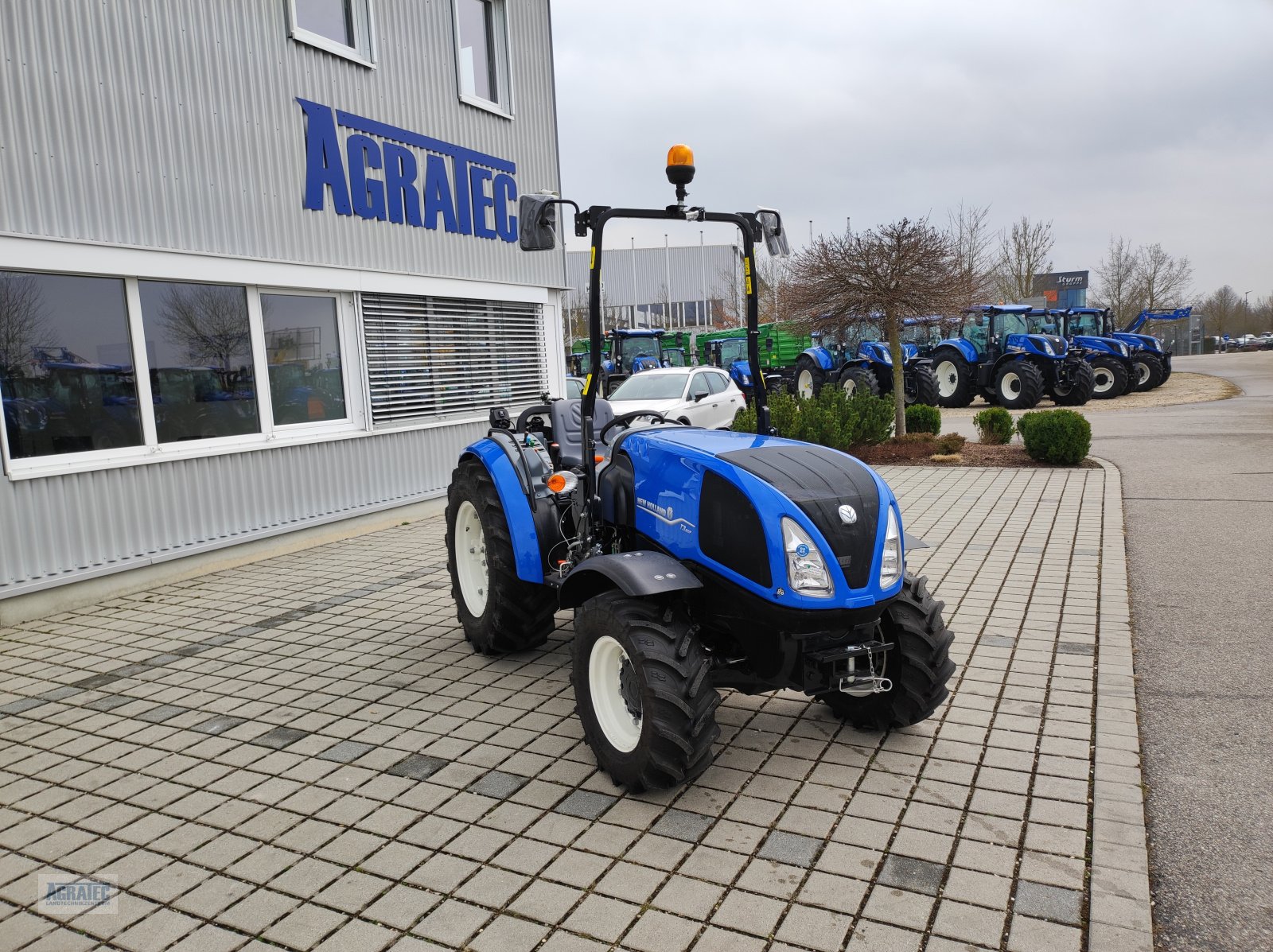 Traktor des Typs New Holland T 3.60 F, Neumaschine in Salching bei Straubing (Bild 3)