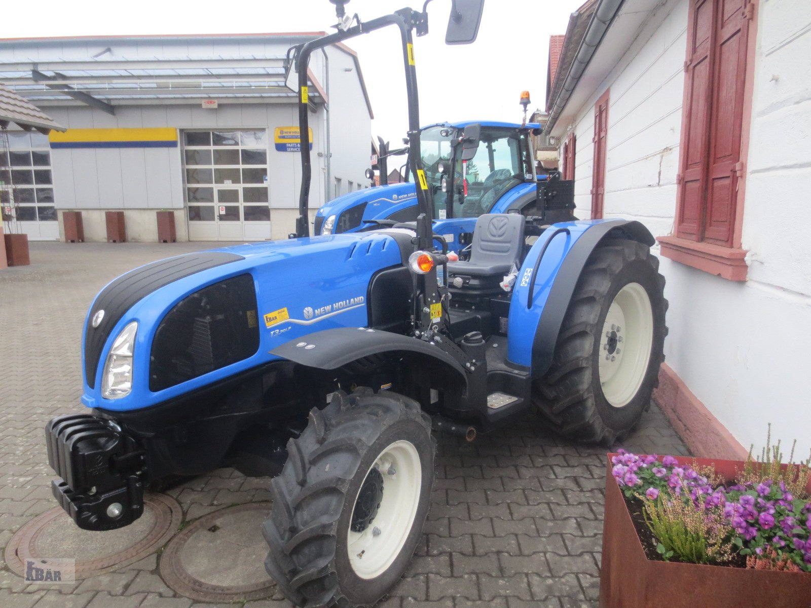 Traktor of the type New Holland T 3.70 LP, Neumaschine in Neuried - Altenheim (Picture 3)