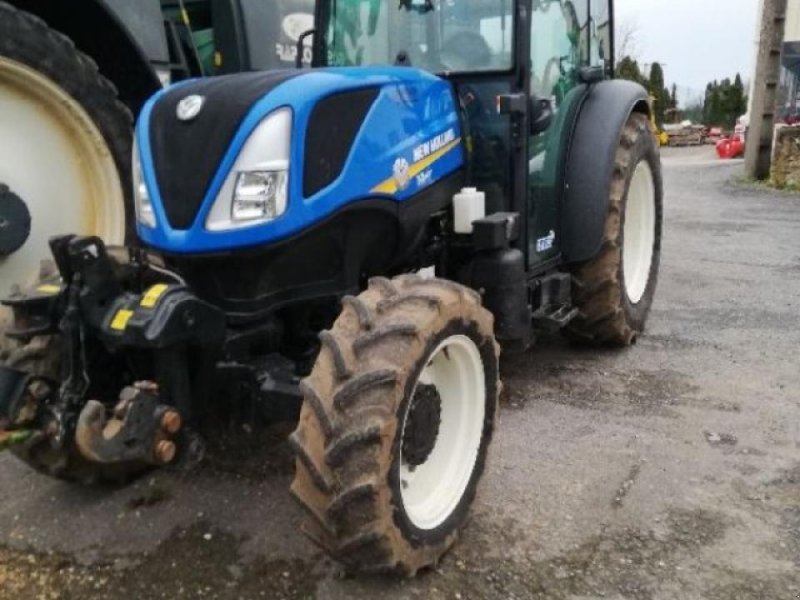 Traktor of the type New Holland t 4 100 f, Gebrauchtmaschine in BLESMES (Picture 1)