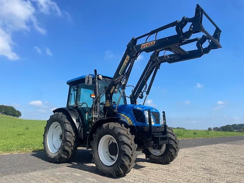 Traktor of the type New Holland T 4030 mit Frontlader, Gebrauchtmaschine in Steinau  (Picture 1)