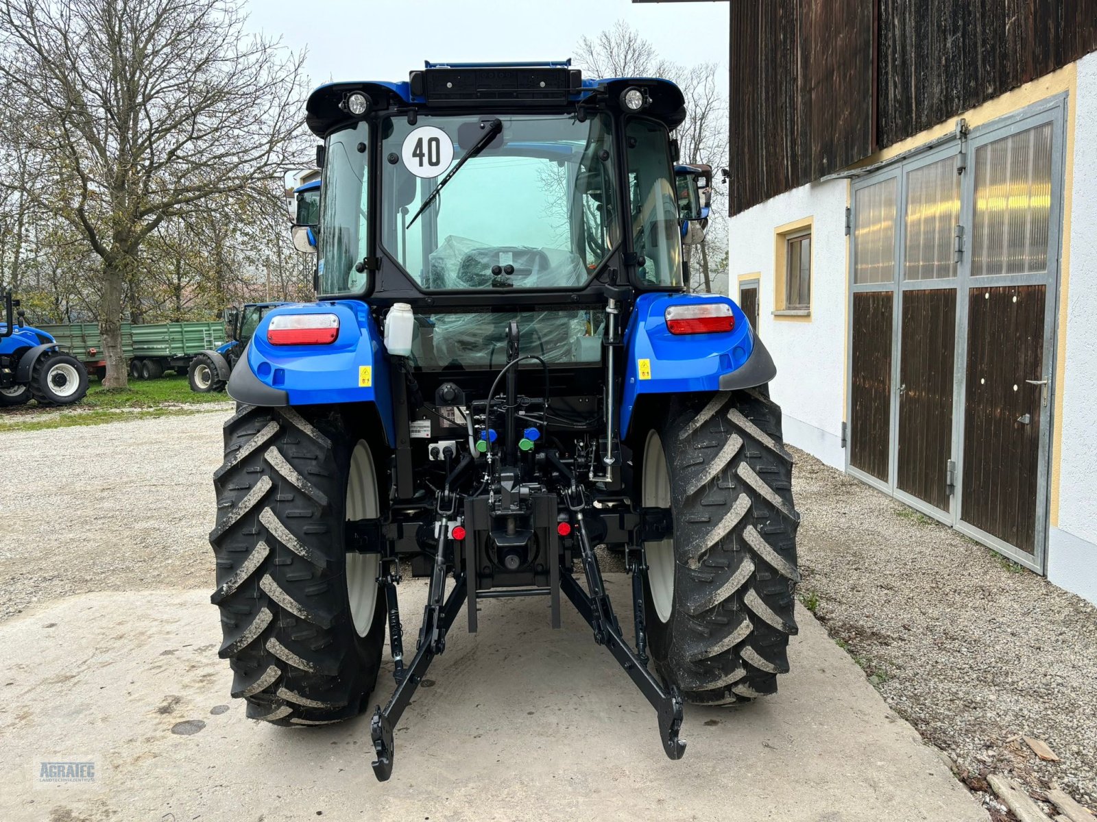 Traktor van het type New Holland T 4.55 Finanzierungs-Rückläufer, Neumaschine in St. Wolfgang (Foto 4)