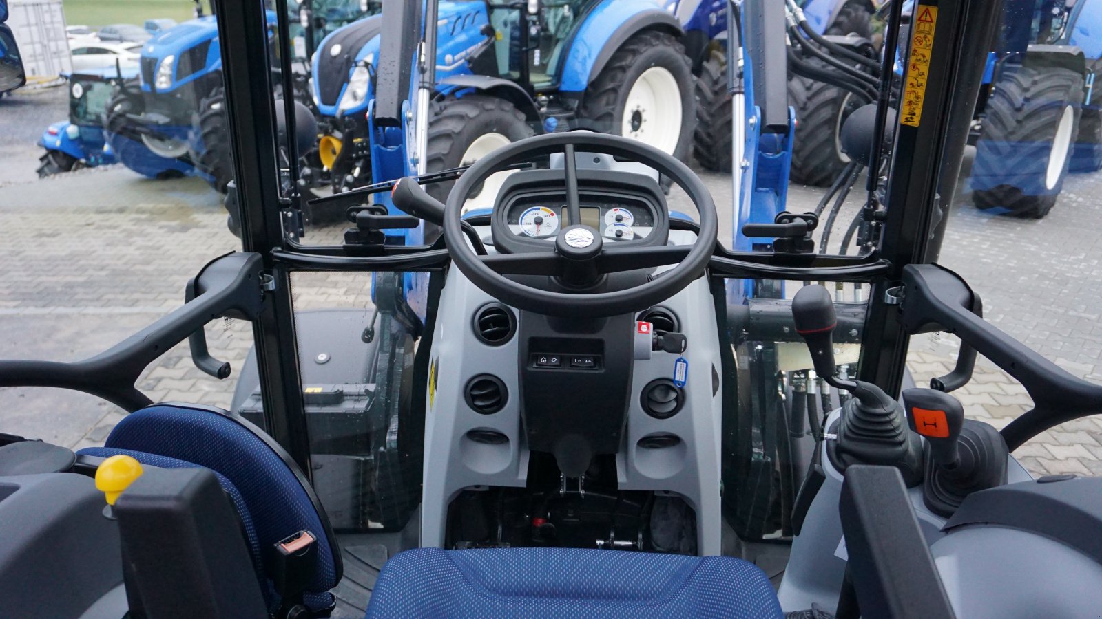 Traktor типа New Holland T 4.55 inkl. STOLL Frontlader, Gebrauchtmaschine в Rötz (Фотография 8)